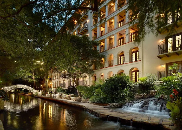 Top-Rated Hotels Along San Antonio Riverwalk