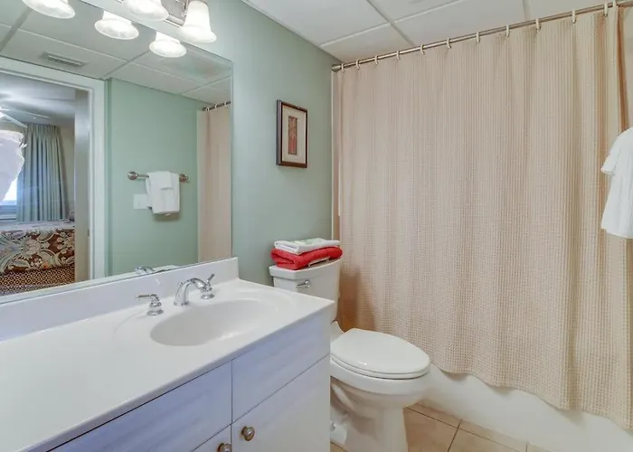 Luxurious 2-Bedroom Beachfront Accommodations in Panama City