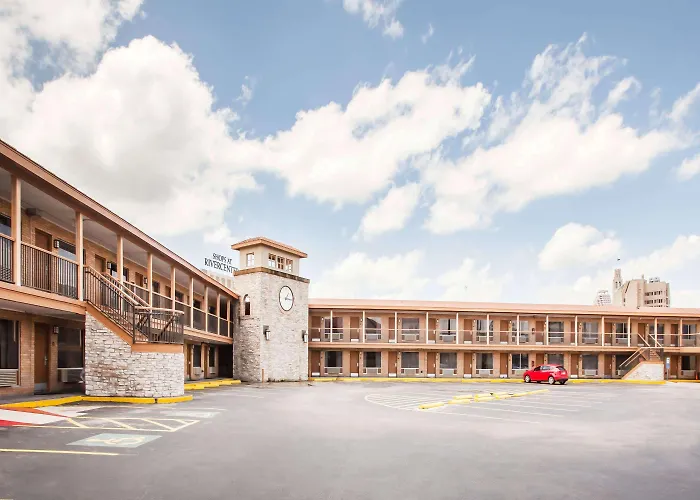 Best Hotels Around San Antonio Aquarium for Visitors