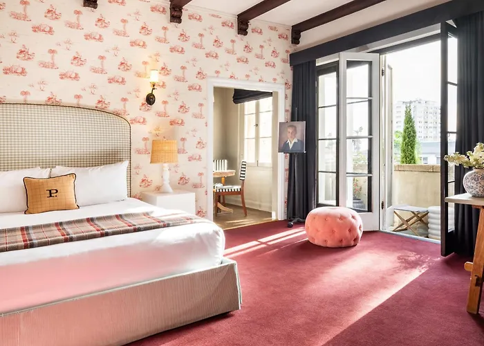 Best Pet Friendly Hotels in Los Angeles